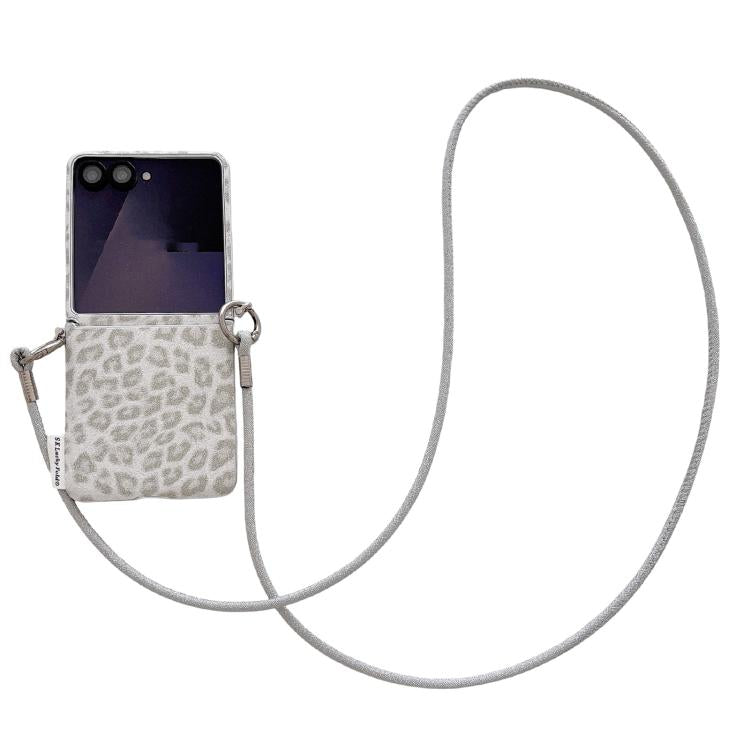 Custodia per telefono con stampa leopardata argentata, chiusura laterale e cinturino da polso fai-da-te., For Samsung Galaxy Z Flip6 5G / Flip7 FE, For Samsung Galaxy Z Flip7 5G, For Samsung Galaxy Z Flip5 5G
