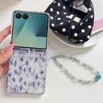 Elegante custodia per telefono con cinturino e motivo floreale azzurro ghiaccio., For Samsung Galaxy Z Flip7 5G, For Samsung Galaxy Z Flip6, For Samsung Galaxy Z Flip5