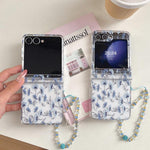 Elegante custodia per telefono con cinturino e motivo floreale azzurro ghiaccio., For Samsung Galaxy Z Flip7 5G, For Samsung Galaxy Z Flip6, For Samsung Galaxy Z Flip5