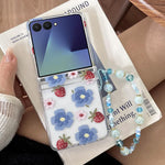Custodia per telefono antiurto con cinturino e motivo a fiori e bacche blu., For Samsung Galaxy Z Flip7 5G, For Samsung Galaxy Z Flip6/5