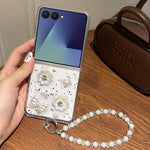 Custodia per telefono con cinturino e design a nodo di farfalla con fiore di perla., For Samsung Galaxy Z Fold7 5G, For Samsung Galaxy Z Flip7 5G, For Samsung Galaxy Z Flip6/5, For Samsung Galaxy Z Fold6, For Samsung Galaxy Z Fold5                     ...