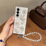 Custodia per telefono con cinturino e design a nodo di farfalla con fiore di perla., For Samsung Galaxy Z Fold7 5G, For Samsung Galaxy Z Flip7 5G, For Samsung Galaxy Z Flip6/5, For Samsung Galaxy Z Fold6, For Samsung Galaxy Z Fold5                     ...