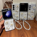 Custodia per telefono con cinturino e design a nodo di farfalla con fiore di perla., For Samsung Galaxy Z Fold7 5G, For Samsung Galaxy Z Flip7 5G, For Samsung Galaxy Z Flip6/5, For Samsung Galaxy Z Fold6, For Samsung Galaxy Z Fold5                     ...