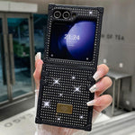 Custodia per telefono antiurto in TPU + PC con strass in resina e emblema in metallo., For Samsung Galaxy Z Flip7 5G, For Samsung Galaxy Z Flip6, For Samsung Galaxy Z Flip5