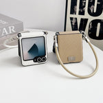 Custodia per telefono con cinturino e fibbia laterale a trama verticale con targhetta identificativa., For Samsung Galaxy Z Flip7 FE/6, For Samsung Galaxy Z Flip7 5G, For Samsung Galaxy Z Flip5