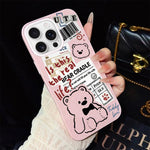 Custodia per telefono ibrida in PC e TPU con motivo orsetto di giornale e glitter IMD., For iPhone 17e / 16e, For iPhone 17 Pro Max, For iPhone 17 Pro, For iPhone 17, For iPhone Air, For iPhone 16 Pro Max