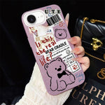 Custodia per telefono ibrida in PC e TPU con motivo orsetto di giornale e glitter IMD., For iPhone 17e / 16e, For iPhone 17 Pro Max, For iPhone 17 Pro, For iPhone 17, For iPhone Air, For iPhone 16 Pro Max