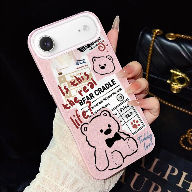 Custodia per telefono ibrida in PC e TPU con motivo orsetto di giornale e glitter IMD., For iPhone 17e / 16e, For iPhone 17 Pro Max, For iPhone 17 Pro, For iPhone 17, For iPhone Air, For iPhone 16 Pro Max