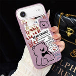 Custodia per telefono ibrida in PC e TPU con motivo orsetto di giornale e glitter IMD., For iPhone 17e / 16e, For iPhone 17 Pro Max, For iPhone 17 Pro, For iPhone 17, For iPhone Air, For iPhone 16 Pro Max