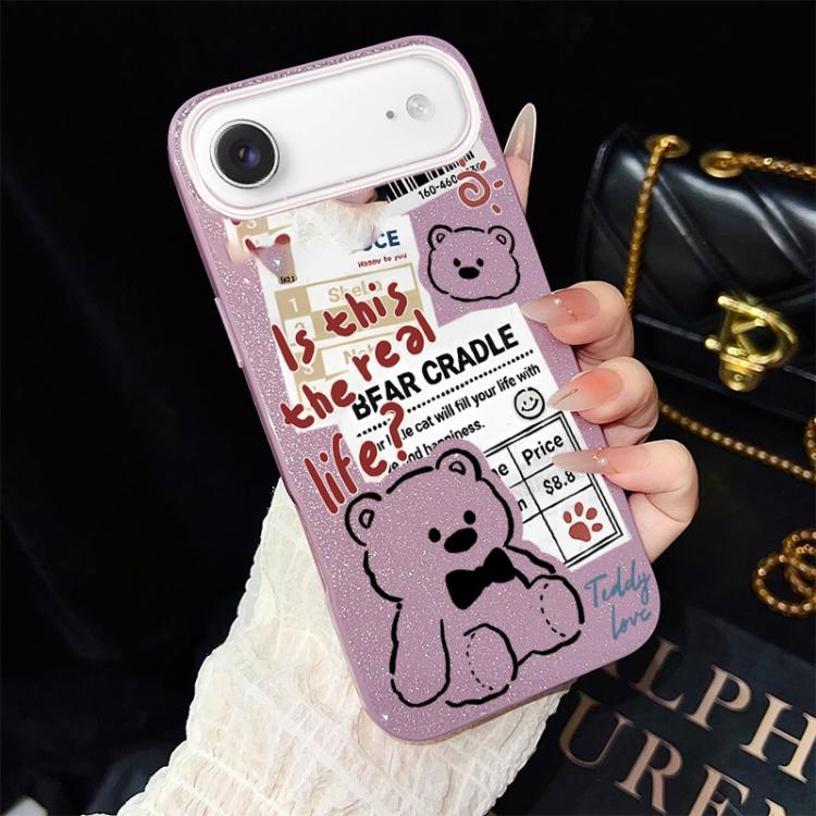 Custodia per telefono ibrida in PC e TPU con motivo orsetto di giornale e glitter IMD., For iPhone 17e / 16e, For iPhone 17 Pro Max, For iPhone 17 Pro, For iPhone 17, For iPhone Air, For iPhone 16 Pro Max