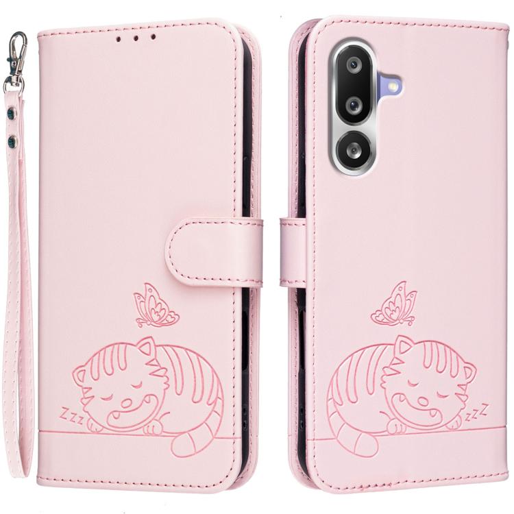 Custodia per telefono in ecopelle con cinturino e stampa a rilievo di gatto e farfalla, con protezione RFID., For Galaxy M36 5G, For Galaxy M56 5G, For Galaxy F16 5G