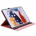 Custodia per tablet in ecopelle con motivo floreale in rilievo e funzione di sospensione/riattivazione, For iPad Air 13 2026/2025/2024, For iPad Air 11 2024/2025/2026, For iPad Pro 11 2024 / 2025, For iPad 2025 / 2022