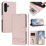 Custodia per telefono in ecopelle con chiusura magnetica e cinturino da polso, con motivo a cuoricini felici., For Galaxy F16 / M16 5G, For Galaxy F06 / M06 5G