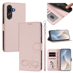 Custodia per telefono in ecopelle con chiusura magnetica e cinturino da polso, con motivo a cuoricini felici., For Galaxy A07 4G / A06 4G / 5G, For Galaxy M56 5G