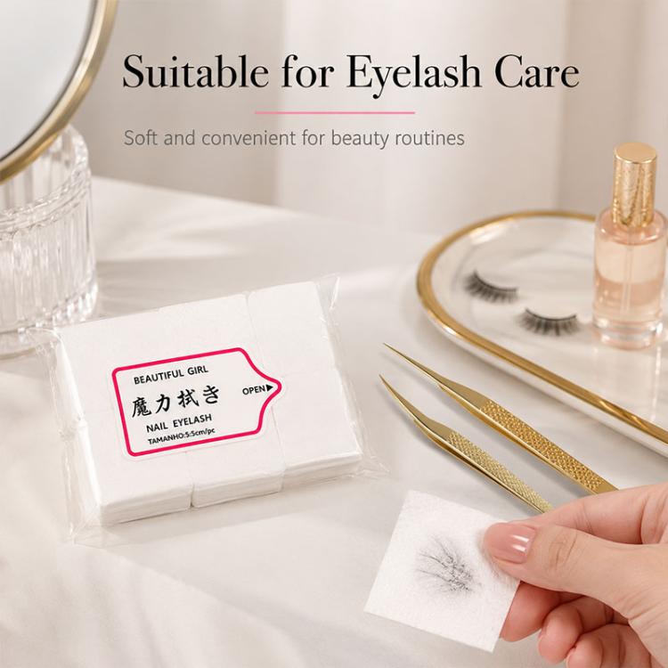 Dischetti struccanti monouso in tessuto non tessuto per manicure, ideali per rimuovere lo smalto.