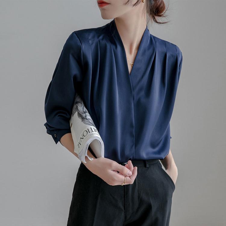 Camicetta donna in raso con scollo a V maniche lunghe