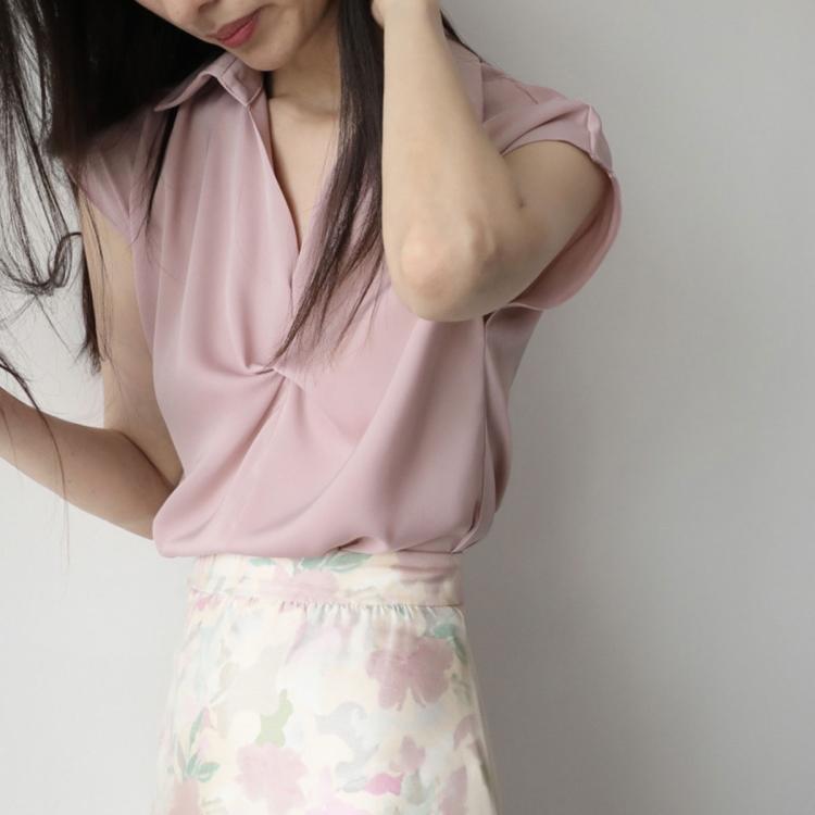 Camicetta da donna con scollo a V e maniche corte a sbuffo