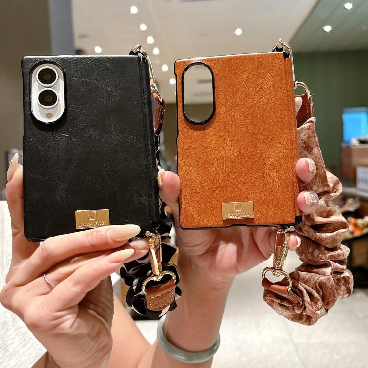 Custodia per telefono con targhetta e nome, motivo Crazy Horse, con fibbia laterale e asse magnetico, e catena in tessuto fai da te., For Galaxy Z Fold8 5G
