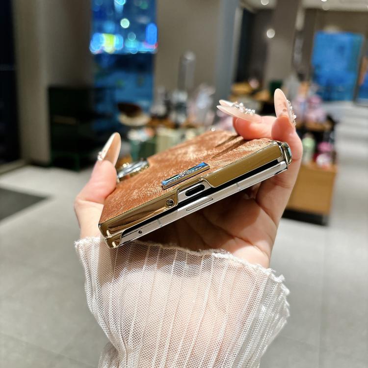 Custodia per telefono in pelle testurizzata effetto seta con targhetta galvanizzata e asse centrale magnetico., For Galaxy Z Fold8 5G