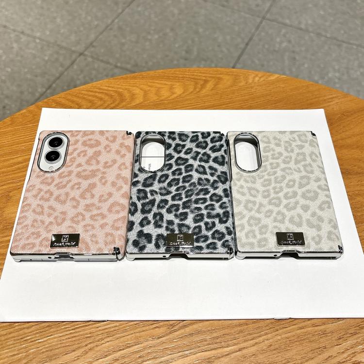 Targhetta con nome, asse centrale elettrolitico, custodia per telefono con stampa leopardata argento nebbia, magnete, argento, nebbia., For Galaxy Z Fold8 5G