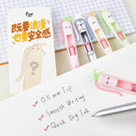 Set di 4 penne a gel retrattili con punta da 0,5 mm e design a estintore, ideali per studenti.