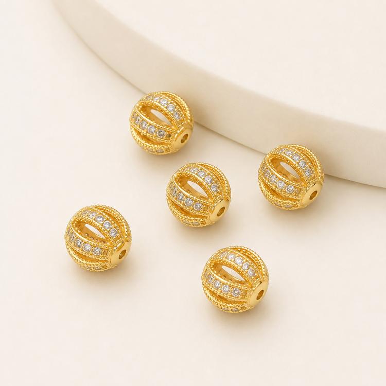 Confezione da 5 perline distanziatrici con foro e zirconi incastonati, placcate in oro, per la creazione di gioielli fai da te., Wheel 3-Rows Zircon Bead, Dual-Row Leaf Zircon Bead 9.5mm, Diamond Dual-Sided Slim Base, Slim Zircon Bead 8x10mm           ...