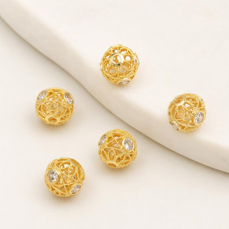 Confezione da 5 perline distanziatrici con foro e zirconi incastonati, placcate in oro, per la creazione di gioielli fai da te., Wheel 3-Rows Zircon Bead, Dual-Row Leaf Zircon Bead 9.5mm, Diamond Dual-Sided Slim Base, Slim Zircon Bead 8x10mm           ...