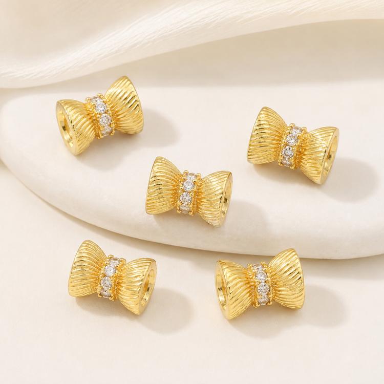 Confezione da 5 perline distanziatrici con foro e zirconi incastonati, placcate in oro, per la creazione di gioielli fai da te., Wheel 3-Rows Zircon Bead, Dual-Row Leaf Zircon Bead 9.5mm, Diamond Dual-Sided Slim Base, Slim Zircon Bead 8x10mm           ...
