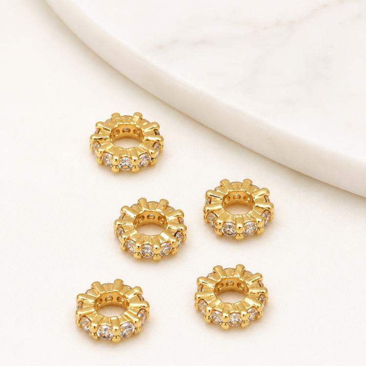 Confezione da 5 perline distanziatrici con foro e zirconi incastonati, placcate in oro, per la creazione di gioielli fai da te., Wheel 3-Rows Zircon Bead, Dual-Row Leaf Zircon Bead 9.5mm, Diamond Dual-Sided Slim Base, Slim Zircon Bead 8x10mm           ...