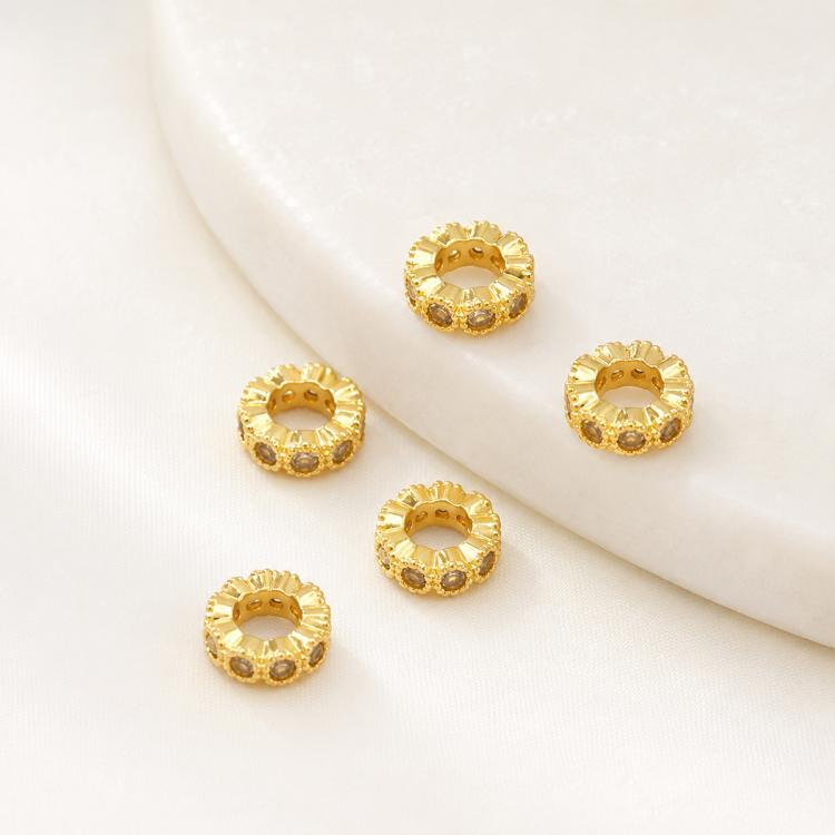Confezione da 5 perline distanziatrici con foro e zirconi incastonati, placcate in oro, per la creazione di gioielli fai da te., Wheel 3-Rows Zircon Bead, Dual-Row Leaf Zircon Bead 9.5mm, Diamond Dual-Sided Slim Base, Slim Zircon Bead 8x10mm           ...