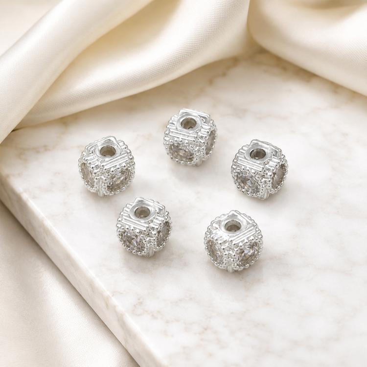 Confezione da 5 perline distanziatrici con foro e zirconi incastonati, placcate in oro, per la creazione di gioielli fai da te., Butterfly Zircon Ring 8.5mm, 4-Leaf Clover Zircon Bead 7mm, Cubic 4-Diamond Bead 6mm, Ripple Round Bead 5mm                ...