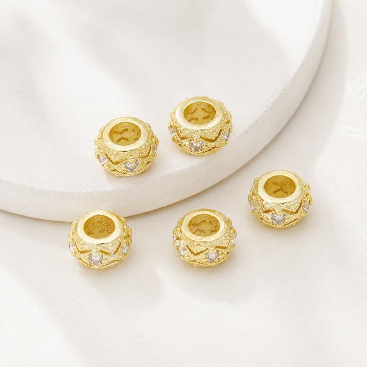 Confezione da 5 perline distanziatrici con foro e zirconi incastonati, placcate in oro, per la creazione di gioielli fai da te., Butterfly Zircon Ring 8.5mm, 4-Leaf Clover Zircon Bead 7mm, Cubic 4-Diamond Bead 6mm, Ripple Round Bead 5mm                ...