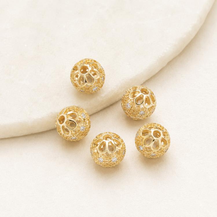 Confezione da 5 perline distanziatrici con foro e zirconi incastonati, placcate in oro, per la creazione di gioielli fai da te., Butterfly Zircon Ring 8.5mm, 4-Leaf Clover Zircon Bead 7mm, Cubic 4-Diamond Bead 6mm, Ripple Round Bead 5mm                ...