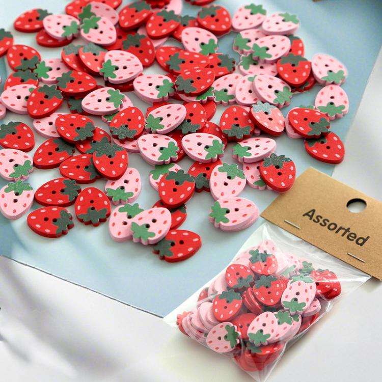Kit fai da te con 25 bottoni in legno a forma di fragola