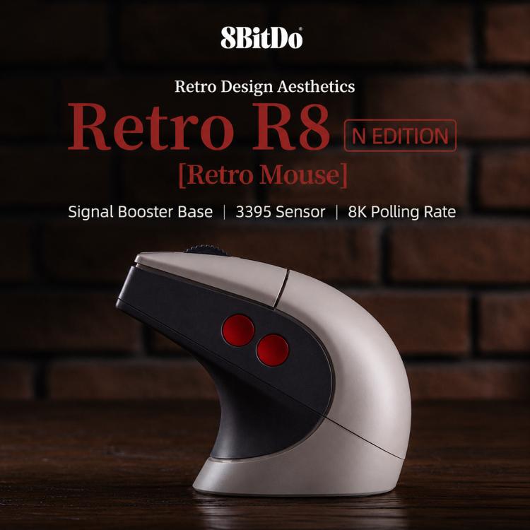 Mouse wireless retrò 8BitDo Retro R8-N Edition con tripla modalità e base di ricarica wireless.