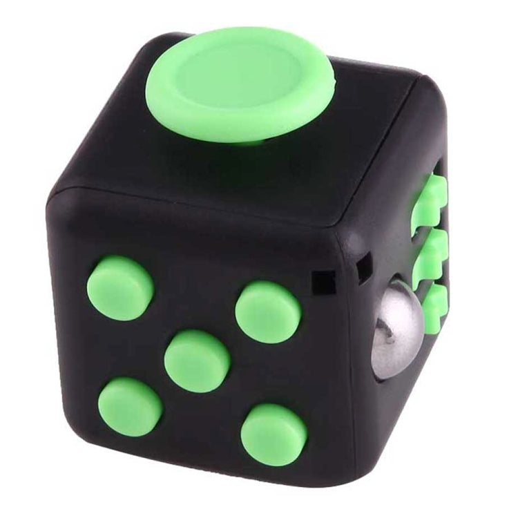 Fidget Cube allevia lo stress e l'ansia, giocattolo per attirare l'attenzione con cordino per bambini e adulti, consegna a colori casuale, Fidget Cube