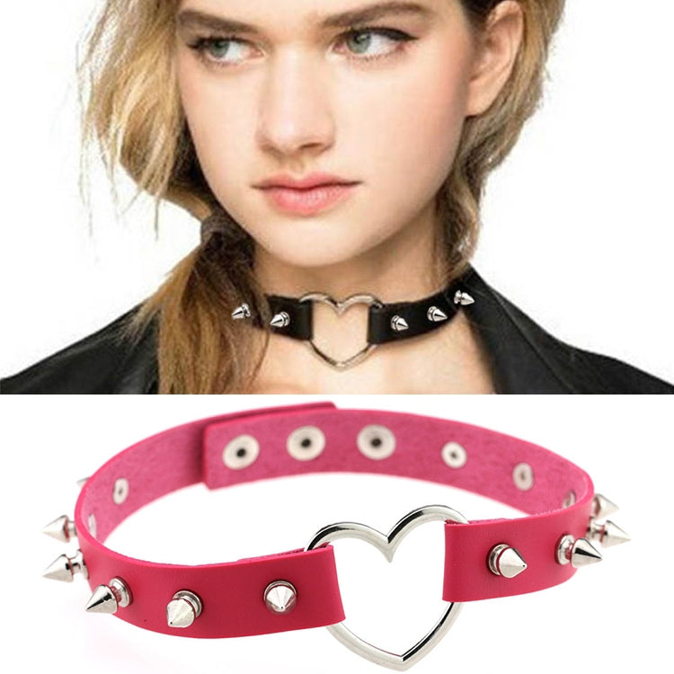 Collare in pelle con rivetti a forma di cuore stile punk