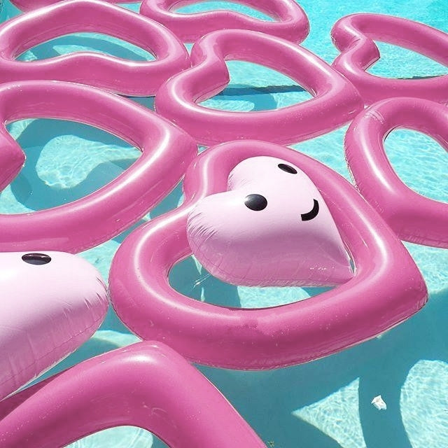 Anello per piscina galleggiante di sicurezza galleggiante a forma di cuore d'amore, dimensioni gonfiate: 120 cm x 100 cm, Love Heart Pink, Love Heart Red