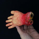 Mano mozzata decorazione Halloween 23 cm sangue finto