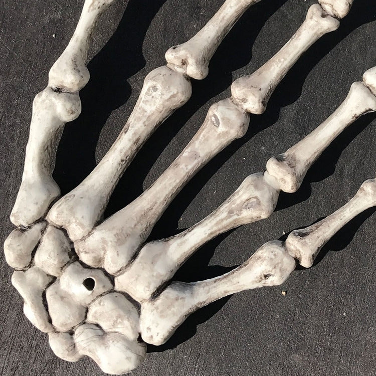 Un paio di mani di scheletro di Halloween, oggetti di scena per la decorazione della casa stregata, dimensioni: 15,5 x 10 cm, Skeleton Hands
