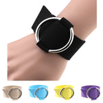 2 pezzi di braccialetti rotondi semplici europei e americani in velluto, braccialetti in metallo alla moda, consegna colore casuale