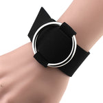 2 pezzi di braccialetti rotondi semplici europei e americani in velluto, braccialetti in metallo alla moda, consegna colore casuale