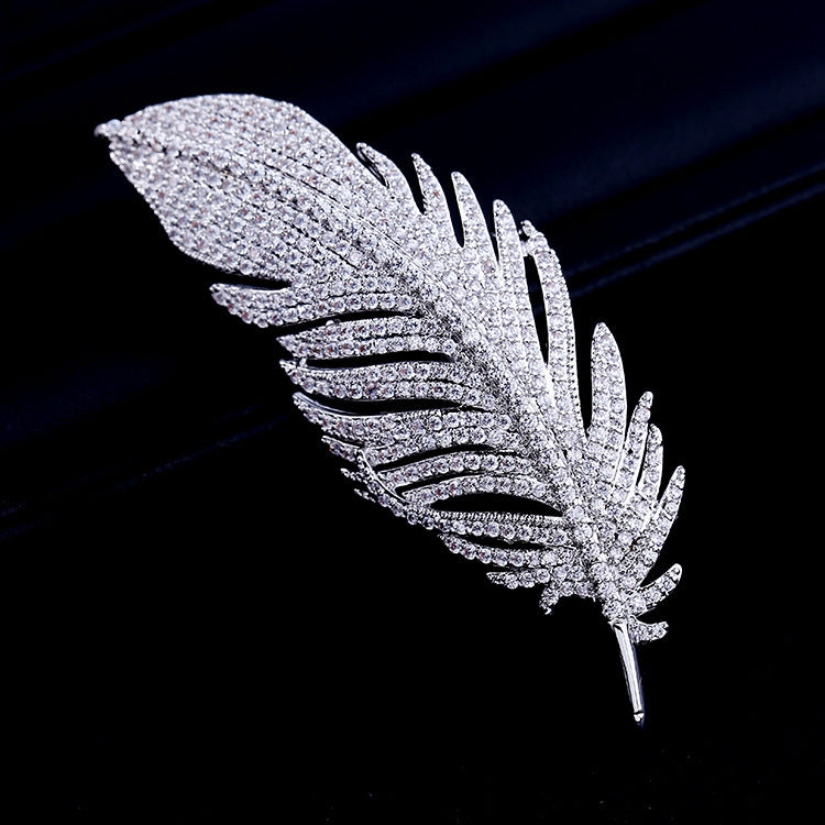 Spilla a corpetto per abiti in platino di alta qualità con motivo semplice piuma da donna, Feather Pattern