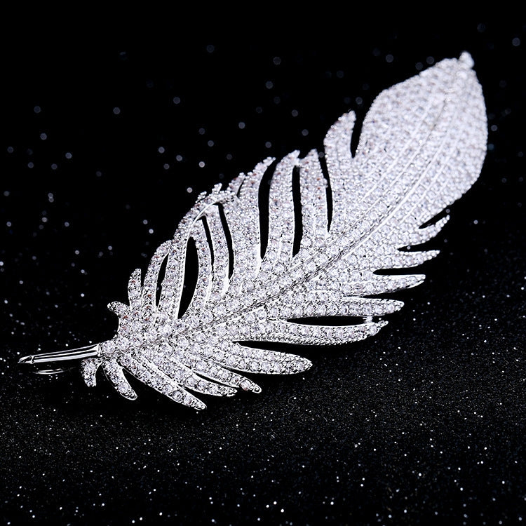 Spilla a corpetto per abiti in platino di alta qualità con motivo semplice piuma da donna, Feather Pattern