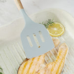 Set di posate da cucina resistenti al calore con manico in legno di silicone 13 in 1, utensili da cucina con piccolo contenitore, 13 in 1, with Small Container