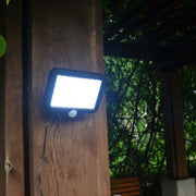Lampada da parete solare con sensore corpo umano IP65