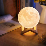 Luce notturna LED dimmerabile a 16 colori con ricarica USB con telecomando e supporto in legno
