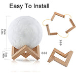 Luce notturna LED dimmerabile a 16 colori con ricarica USB con telecomando e supporto in legno