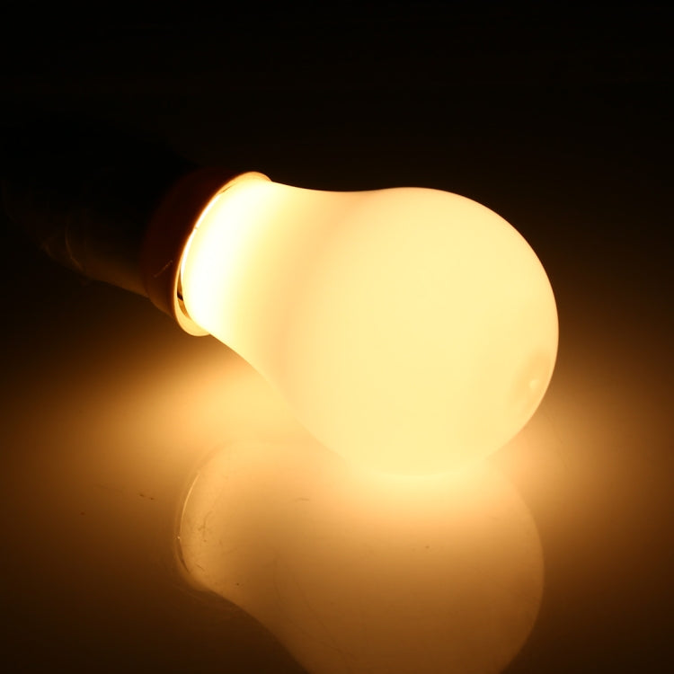 Lampadina LED 7W E27 luce bianco caldo 500 lumen
