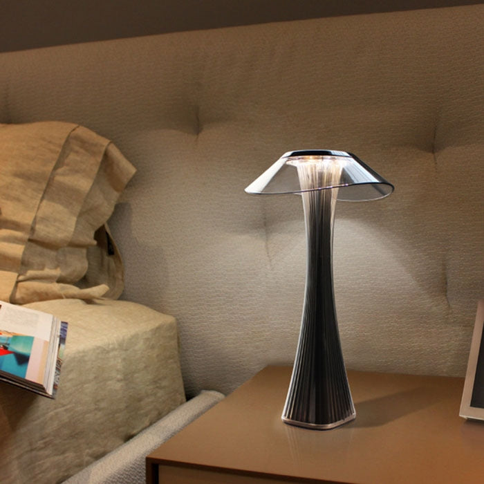 Lampada da tavolo LED con ricarica USB e protezione occhi